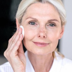 A partir de cerca de 25 anos de idade, a produção natural de colágeno começa a cair de forma gradual - Créditos: depositphotos.com / brizmaker