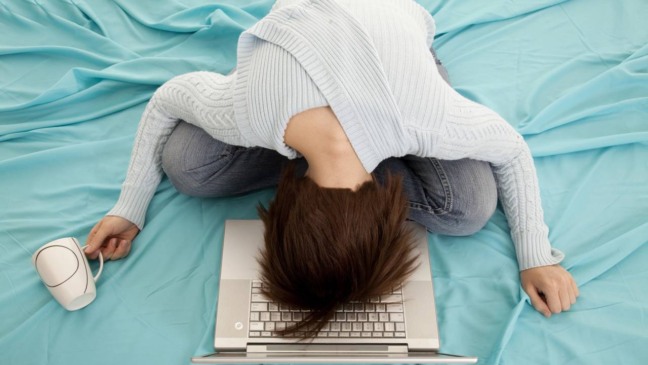 7 hábitos matinais que parecem inofensivos, mas sabotam seu dia