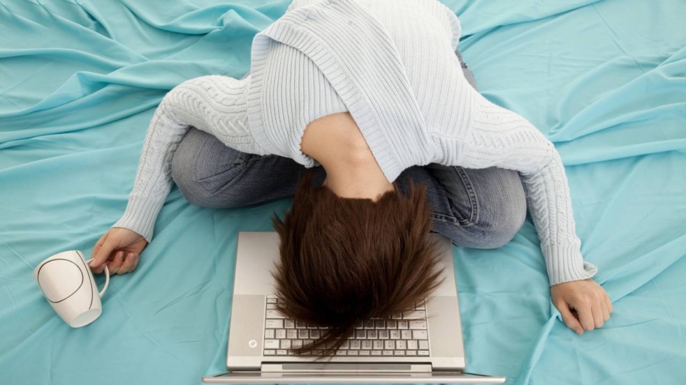 7 hábitos matinais que parecem inofensivos, mas sabotam seu dia 7 hábitos matinais que parecem inofensivos, mas sabotam seu dia