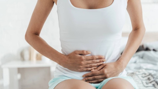 Intestino representado como ligação entre emoções, estresse e saúde emocional no corpo humano