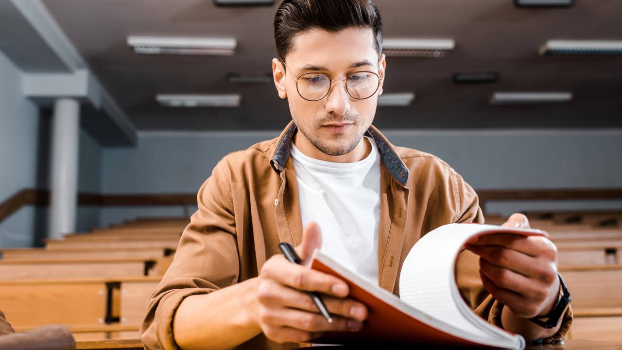 Curiosidade ao ver horas iguais marcadas no relógio