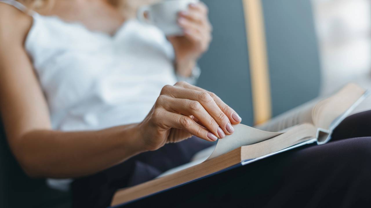 Momento de leitura usado como hobby e pausa do dia