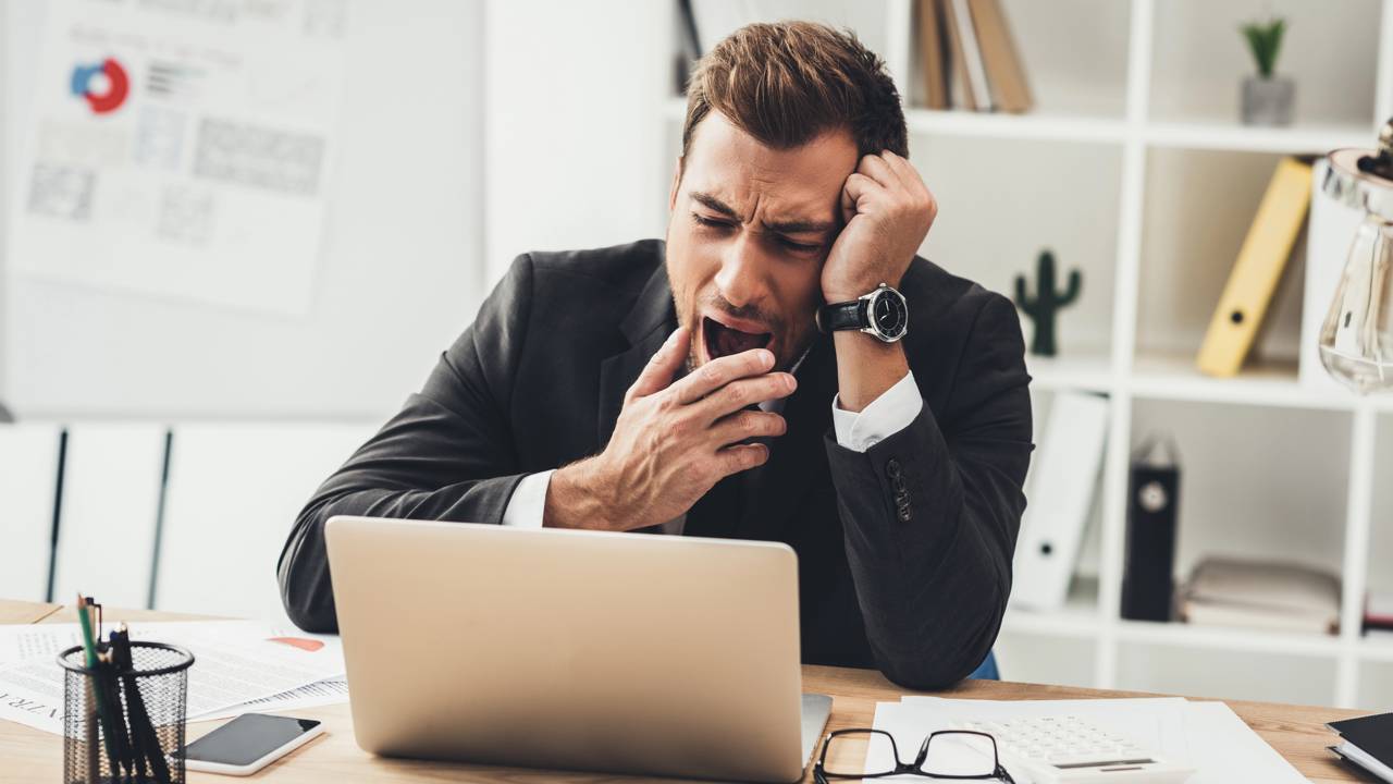 Dormir bem e ainda sentir sono excessivo pode indicar dist&uacute;rbios do sono ou problemas metab&oacute;licos