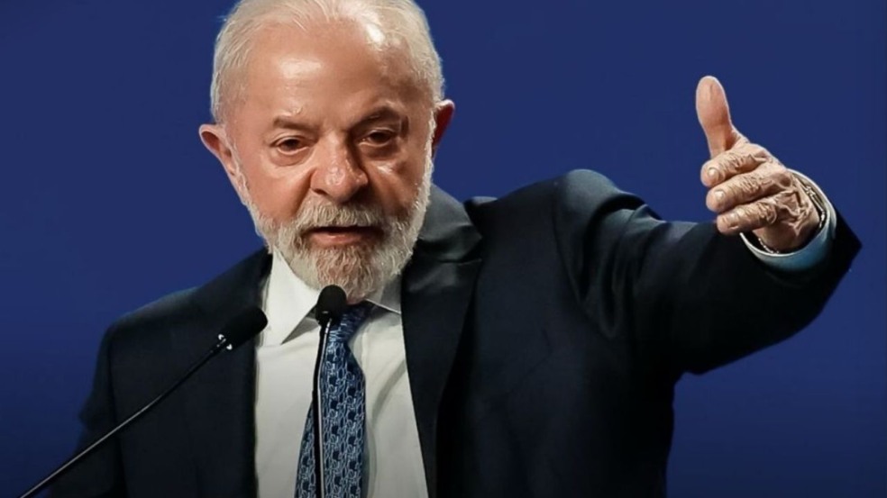 Lula assina alteração no Código de Trânsito Brasileiro e surpreende população Lula assina alteração no Código de Trânsito Brasileiro e surpreende população