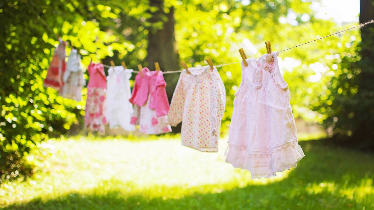 Truques para secar as roupas no ver&atilde;o sem estragar os tecidos