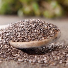As sementes de chia são grãos pequenos, de origem vegetal - Créditos: depositphotos.com / MonaMakela