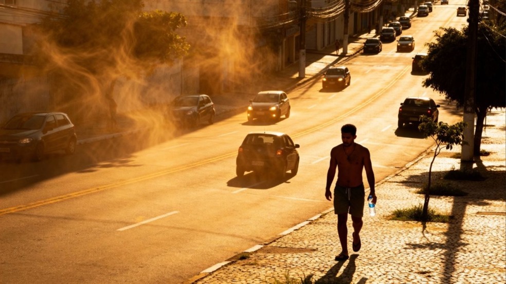 Por que o calor no RJ parece mais intenso do que em outras capitais, segundo o ChatGPT? Por que o calor no RJ parece mais intenso do que em outras capitais, segundo o ChatGPT?