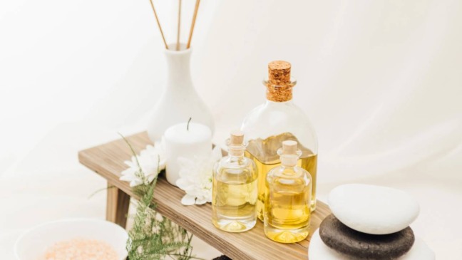 Aromas naturais no banheiro ajudam a manter o ambiente perfumado e aconchegante.