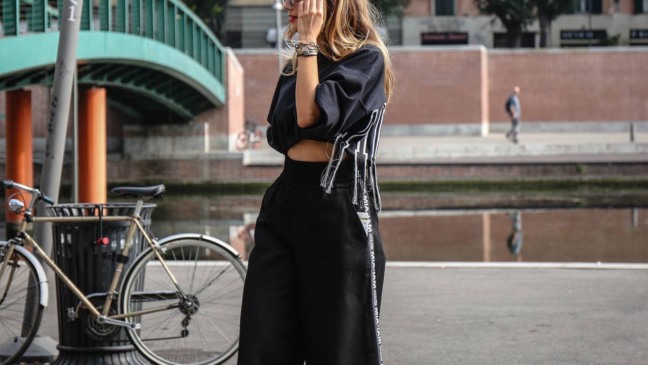 Silhuetas oversized que combinam conforto e estilo moderno - Créditos: depositphotos.com / Delsignore