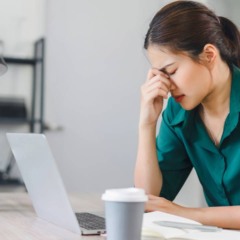 Digestão direcionando energia para o estômago e gerando cansaço - Créditos: depositphotos.com / kenchiro75