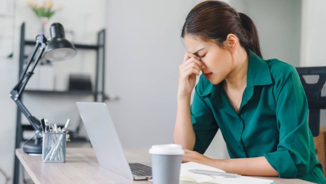 Digestão direcionando energia para o estômago e gerando cansaço - Créditos: depositphotos.com / kenchiro75