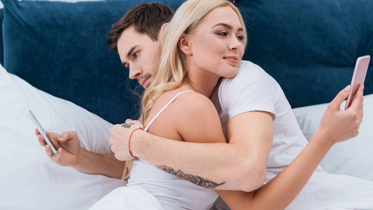 O que significa sonhar com traição e por que isso te afeta tanto?