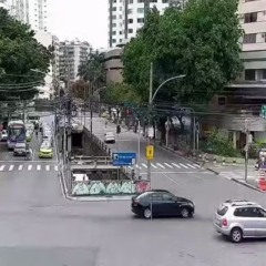 Avenida no Rio é reaberta após incêndio em shopping