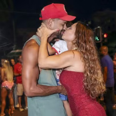 Viviane Ara&uacute;jo &eacute; destaque em ensaio do Salgueiro no Rio; veja fotos