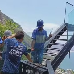 Prefeitura desmonta famosa escada panorâmica no Rio de Janeiro