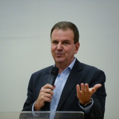 Paes se pronuncia sobre ponto facultativo antes do feriado no Rio