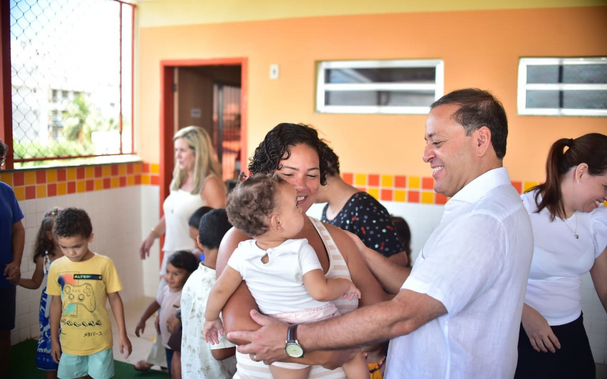 1_distribuicao_de_uniformes_e_materiais_escolares_em_umei_em_piratininga__5_-37976313