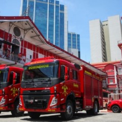 Incêndio em casarão da Lapa deixa ferido e interdita rua no Rio