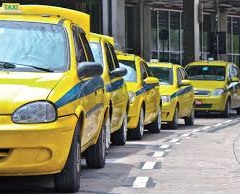 O que muda após o TJRJ suspender a lei dos táxis no Rio