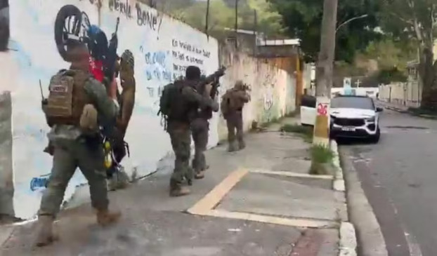 V&Iacute;DEO: Bope entra no Morro do Fub&aacute; ap&oacute;s PMs baleados no Rio