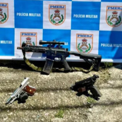 trio é flagrado com fuzil e pistola