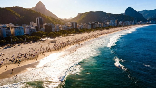 Cai na terça! Feriado no RJ já anima a população nesse calor