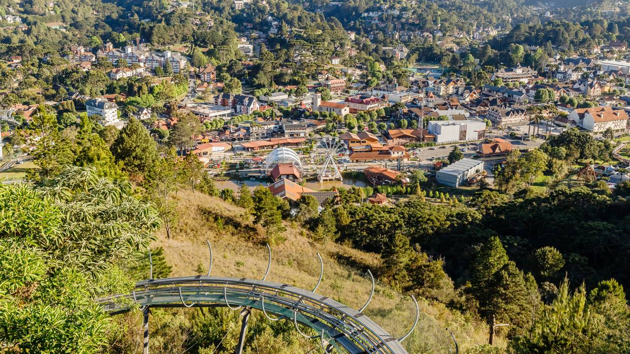 Cidade pr&oacute;xima do RJ encanta turistas no inverno e fascina ainda mais no ver&atilde;o