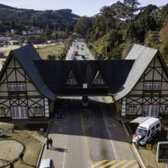 Cidade próxima do RJ encanta turistas no inverno e fascina ainda mais no verão