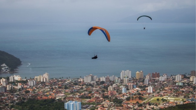 A cidade praiana próxima do RJ que oferece tranquilidade e agito na medida certa