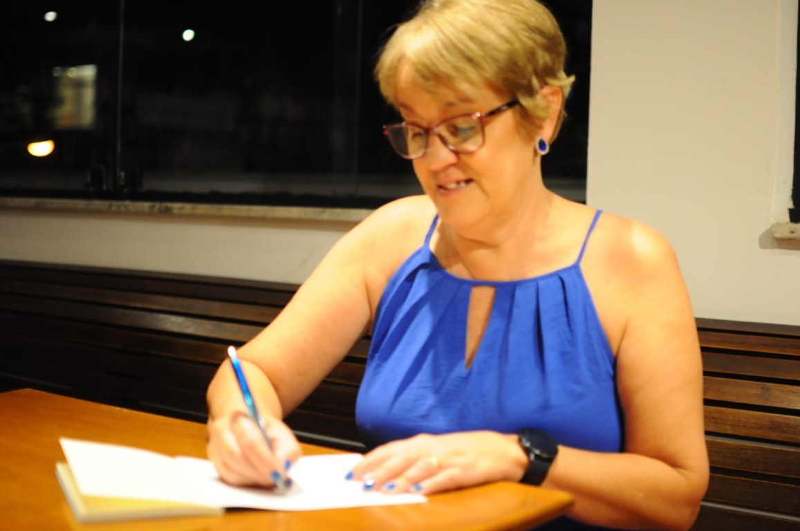 Lan&ccedil;amento de livro