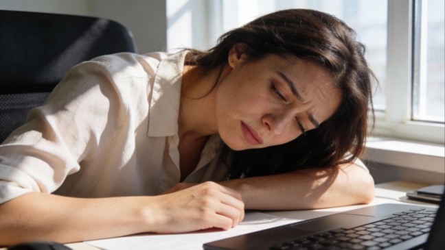 Dormir bem e ainda sentir sono excessivo pode indicar distúrbios do sono ou problemas metabólicos