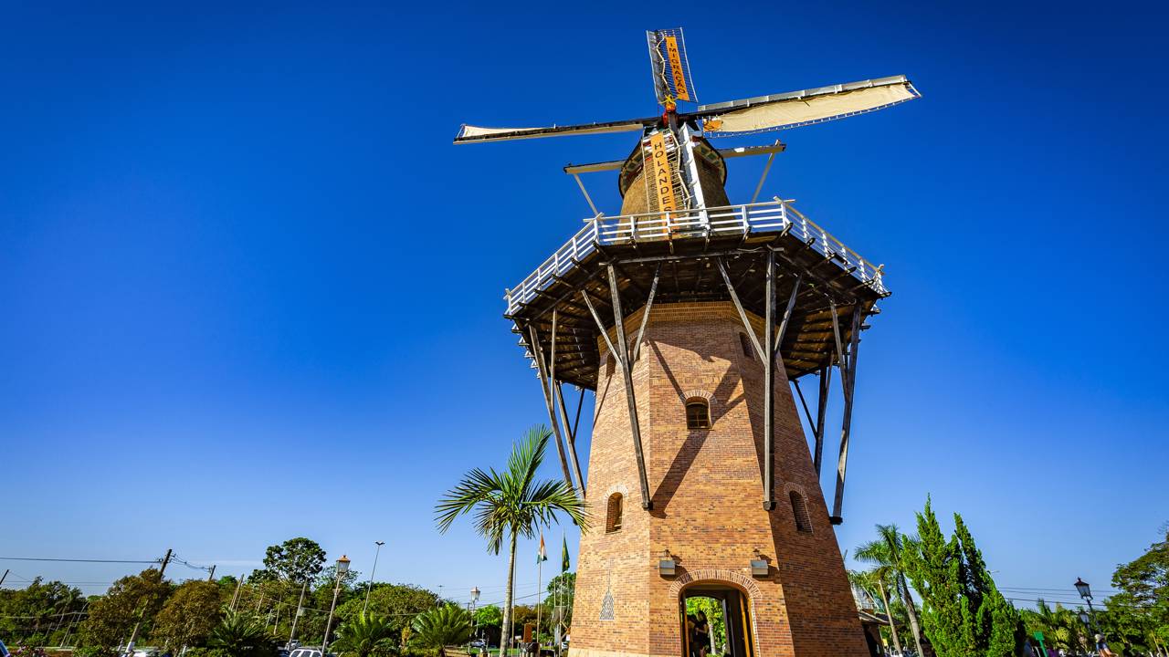 A Holanda Brasileira fica a poucas horas do RJ e encanta com moinhos, flores e tranquilidade