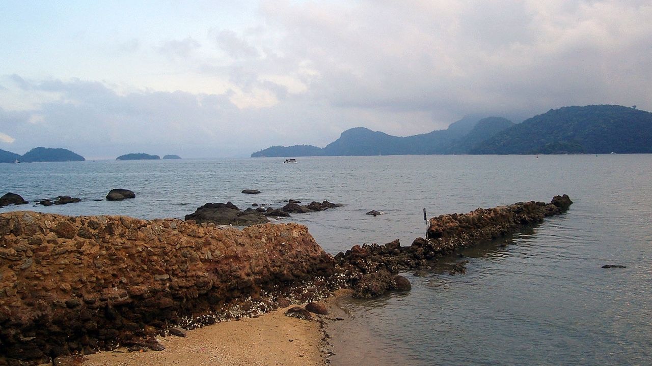 A ilha que n&atilde;o &eacute; ilha e se tornou um dos cantos mais tranquilos do litoral fluminense, a 80 km de Niter&oacute;i