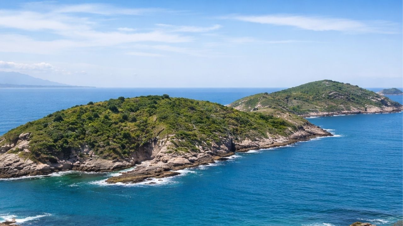 Piscinas naturais e vida marinha em um para&iacute;so ao lado de Niter&oacute;i