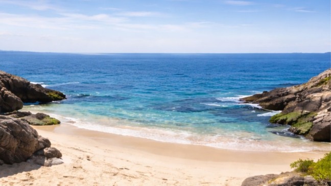 Piscinas naturais e vida marinha em um paraíso ao lado de Niterói