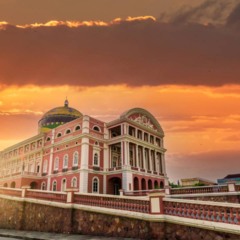 Manaus brilha como a Paris dos Trópicos e o portal vivo da biodiversidade amazônica // Créditos: depositphotos.com / Saaaaa