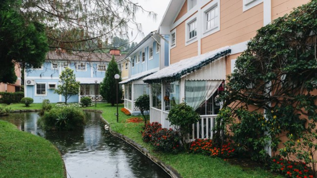 Pequena Finlândia: conheça a vila a 2 horas de Niterói com arquitetura europeia