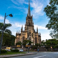 Petrópolis preserva o charme da Cidade Imperial e a história da monarquia brasileira // Créditos: depositphotos.com / dabldy