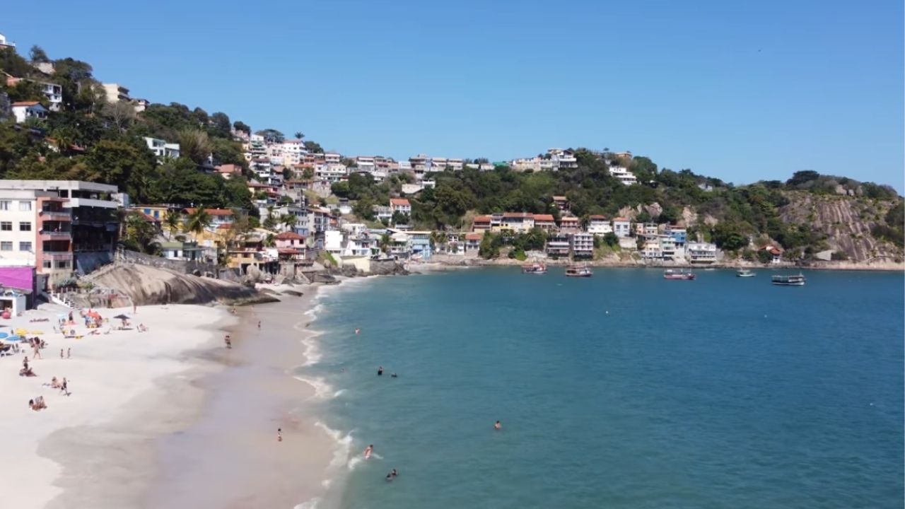 4 praias tranquilas no litoral do Rio para fugir das multidões