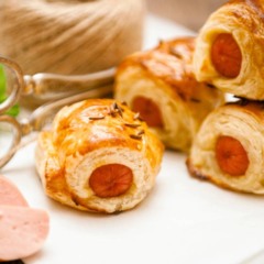 Receita simples de torta de salsicha econômica com massa fácil de liquidificador