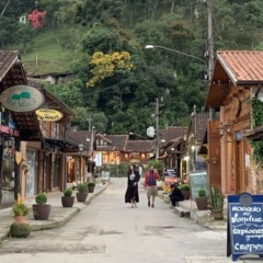 A 1400 metros de altitude, esta cidade a 200 km de Niterói é o destino perfeito para fugir do calorão