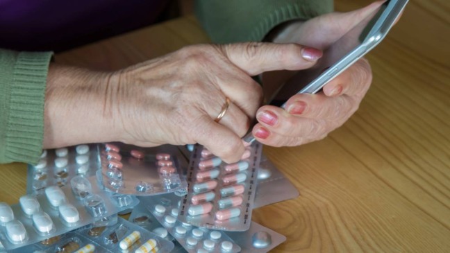 Chega de esquecer o horário dos remédios! Aprenda a colocar lembretes no celular e lembrar do que é importante