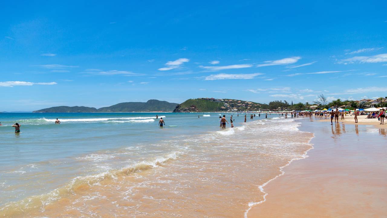 A ex-vila de pescadores que se tornou uma das praias mais adoradas do litoral fluminense e est&aacute; a menos de 3 horas de Niter&oacute;i