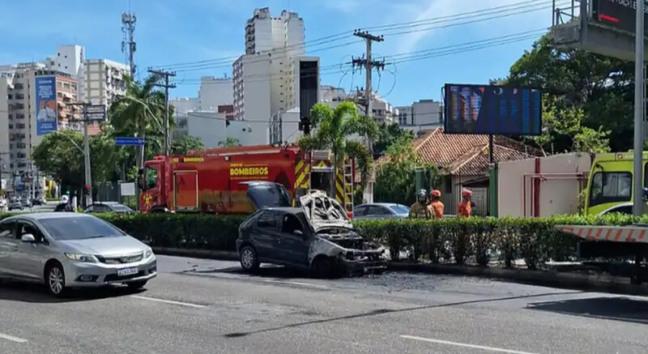 Carro pegou fogo