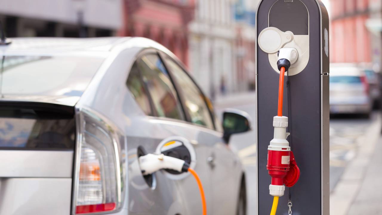 Saiba quanto voc&ecirc; economiza de verdade ao escolher um carro el&eacute;trico em 2026