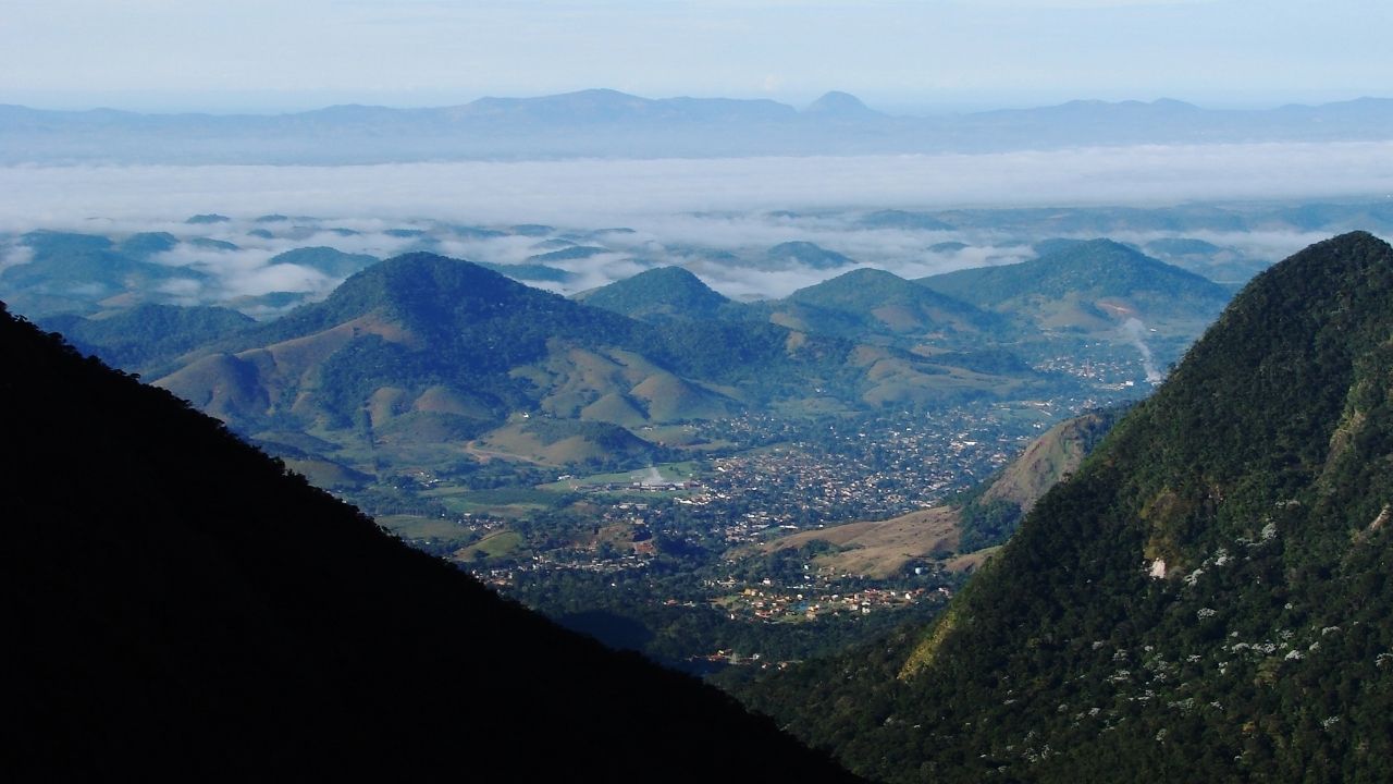 Cidade perto de Niterói encanta com paisagens naturais e história viva