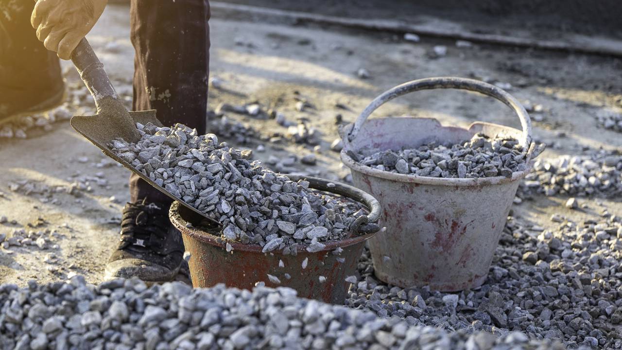 Em Niter&oacute;i, escolher materiais baratos na obra pode gerar retrabalho e custos extras ao longo do tempo.