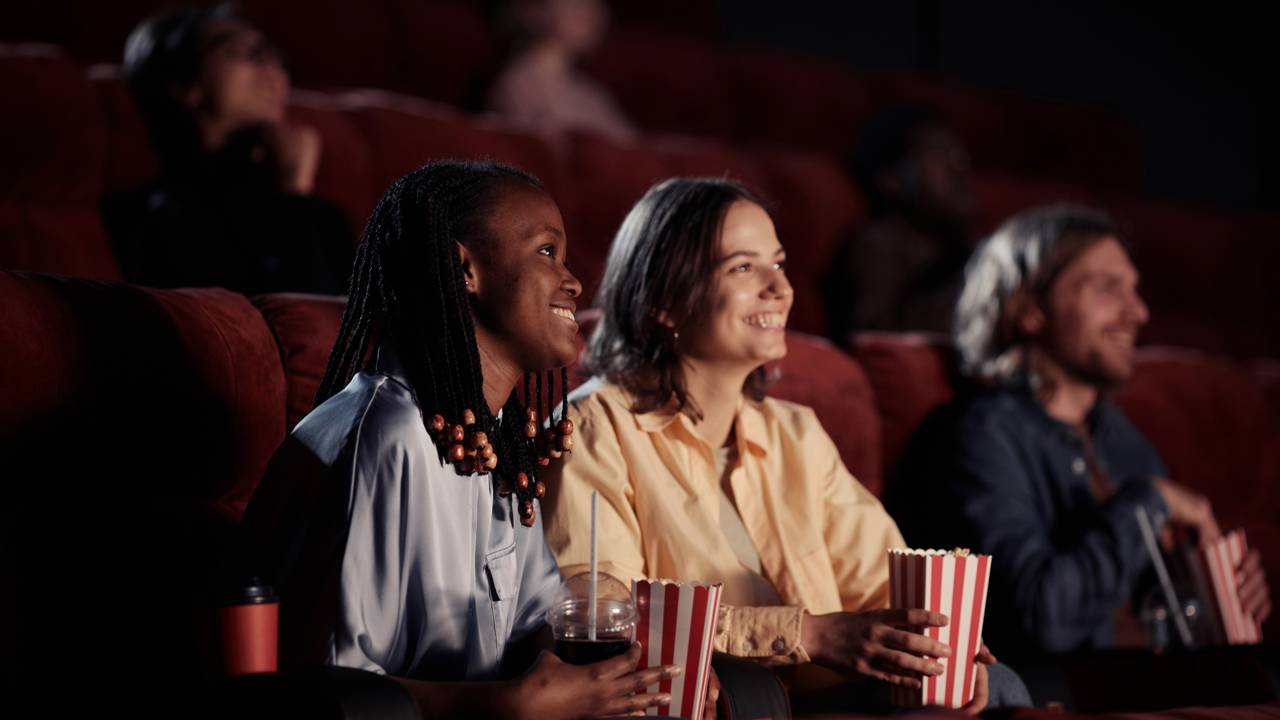 Levar comida de fora no cinema &eacute; realmente proibido? Conhe&ccedil;a seus direitos e n&atilde;o caia nessa armadilha