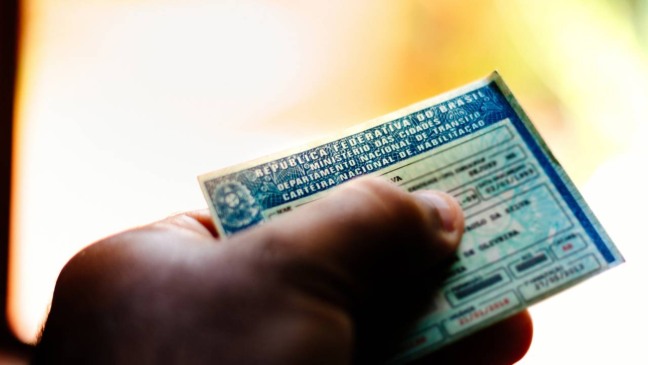 Estes são os documentos que você não precisa mais carregar no carro no RJ