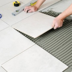 Colocar piso em toda a casa no Rio de Janeiro exige planejamento e comparação de orçamentos - Créditos: depositphotos.com / Yunava1 